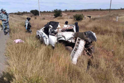 Choque en la carretera federal 49 deja dos heridos y una persona muerta