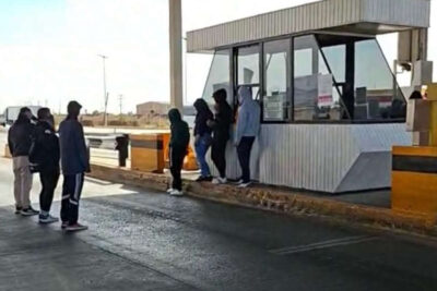 Estudiantes normalistas toman casetas por sexto día consecutivo