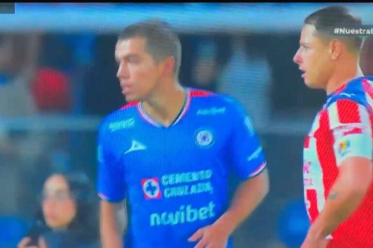 Jorge Rodarte entra al 88’ en CU: Cruz Azul vence 3-2 a Chivas y avanza a semifinales