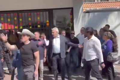 “¡Fuera asesino!”: gritos contra el gobernador Ramírez Bedolla durante funeral en Uruapan