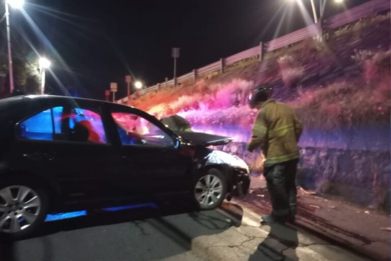 Fuerte choque esta madrugada en López Portillo: un conductor resulta herido