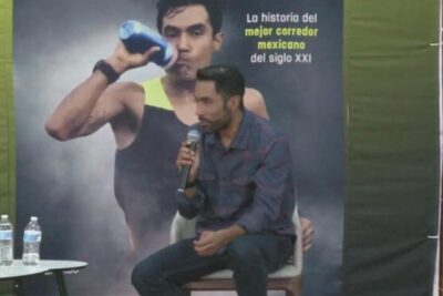 Atleta olímpico Juan Luis Barrios impartió conferencia a universitarios