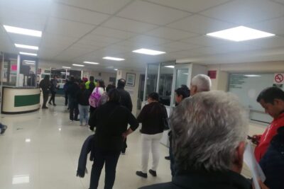 Pacientes del IMSS en Fresnillo denuncian falta de estudios y desabasto de medicamentos