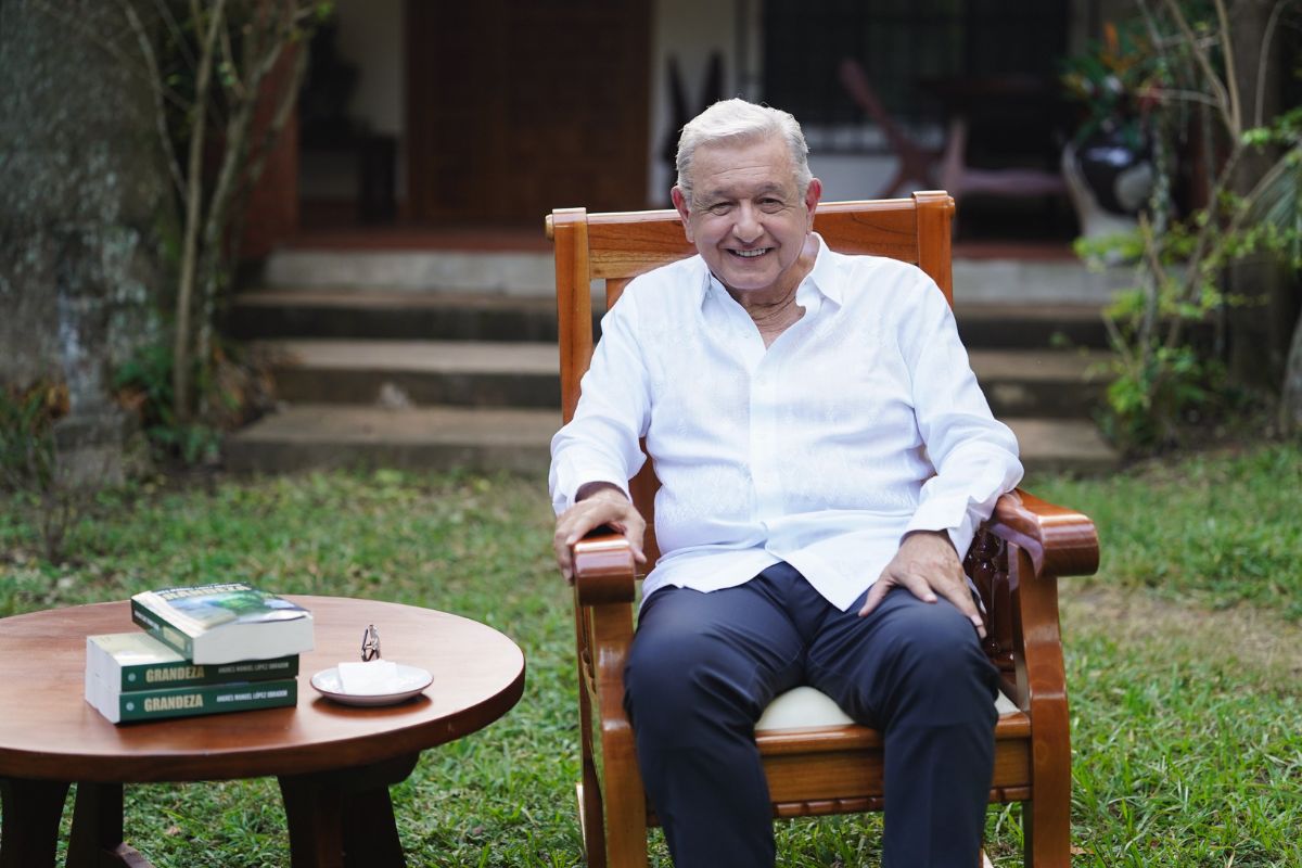 López Obrador presenta Grandeza, su primer libro tras dejar la presidencia