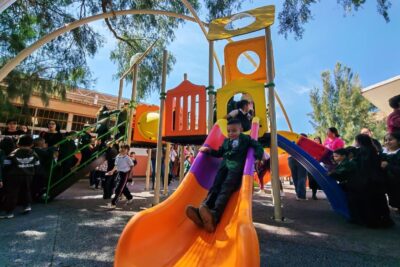 Entrega Pepe Saldívar juegos nuevos a niños y niñas de preescolar en Guadalupe
