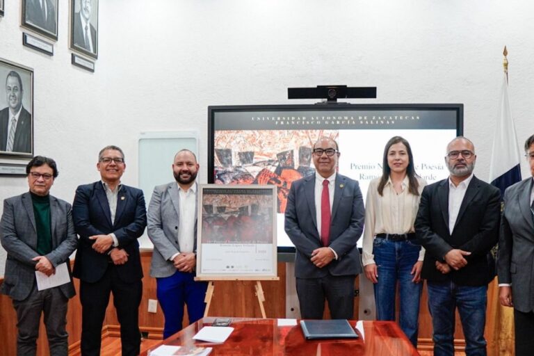 Lázaro Rangel obtiene Premio Ramón López Velarde 2025