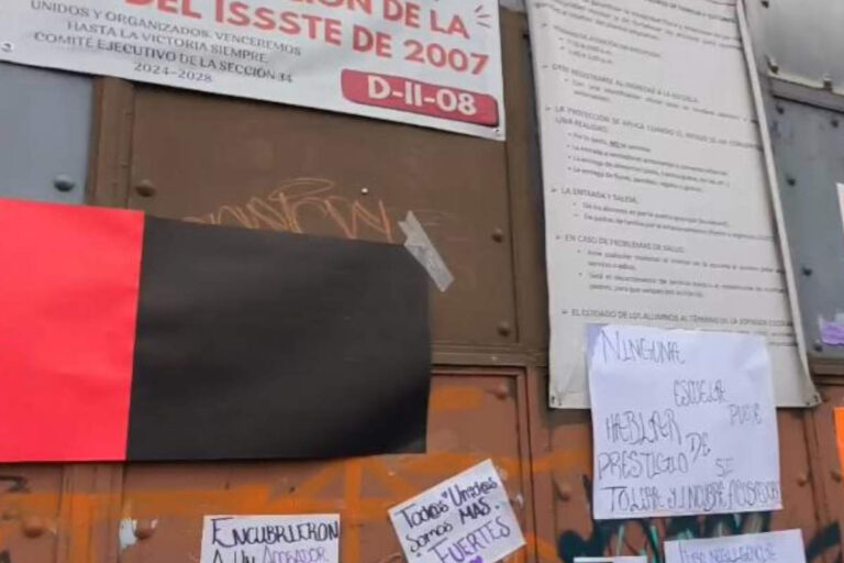 Padres de familia toman secundaria técnica No.1 de Zacatecas