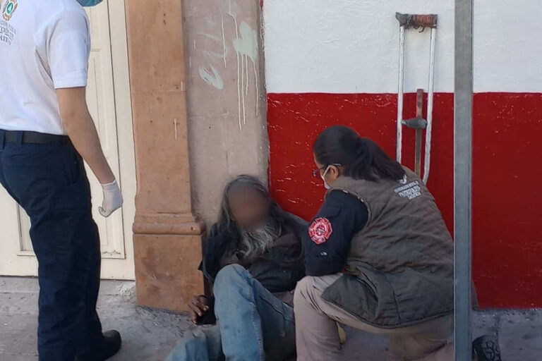 Paramédicos auxilian a hombre en Lomas de la Pimienta de Zacatecas