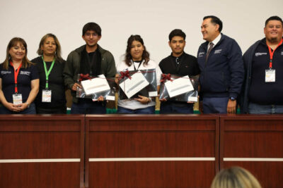 Premian talento juvenil en la primera Feria Zacatecana de Ciencias e Ingenierías