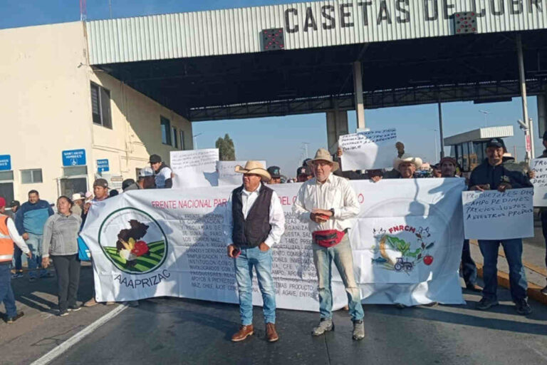 Productores bloquean casetas y carreteras en Zacatecas