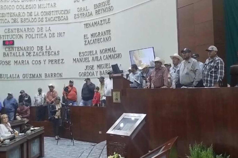 Productores de Zacatecas toman tribuna de la Legislatura; exigen centros de acopio