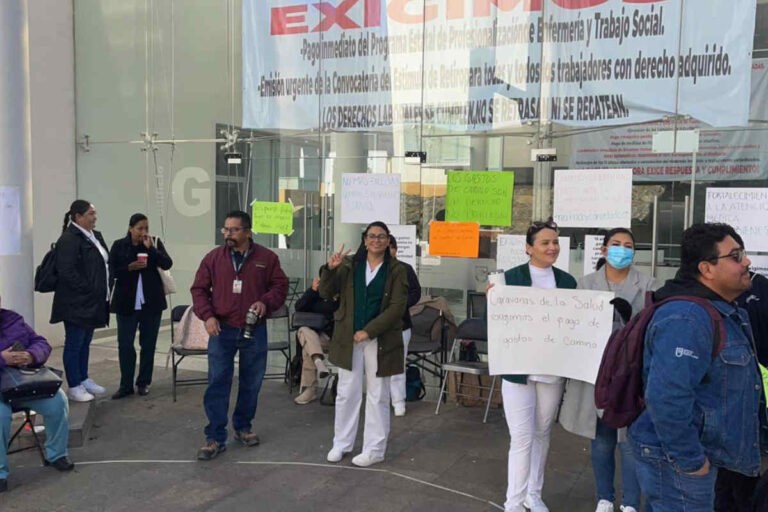 Trabajadores bloquean Hospital General de Zacatecas por falta de viáticos