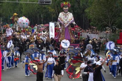 El gran desfile de día de muertos se realiza en CDMX