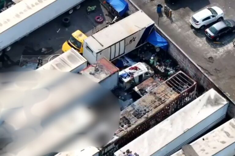 Dos cajas de trailer se quemaron en la Central de abastos de CDMX