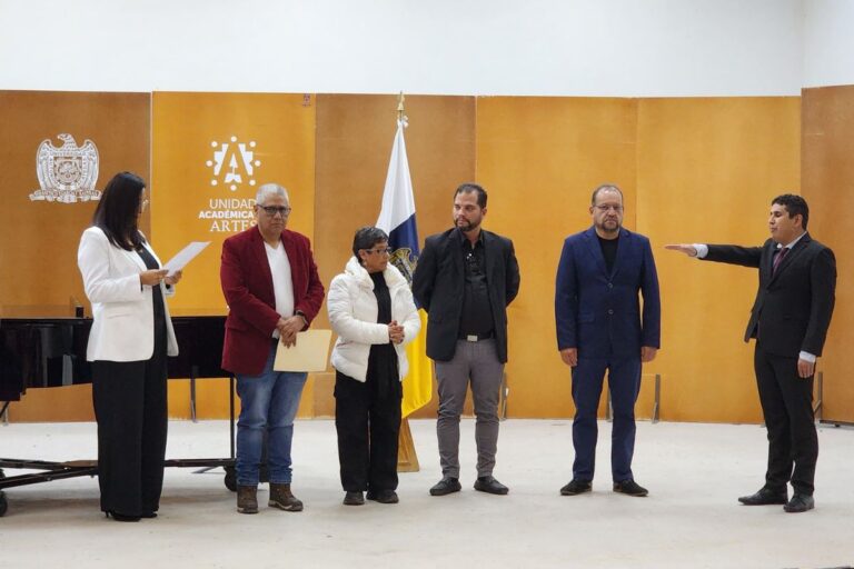 Christian Horacio Esparza, primer licenciado en canto con discapacidad visual en la UAZ