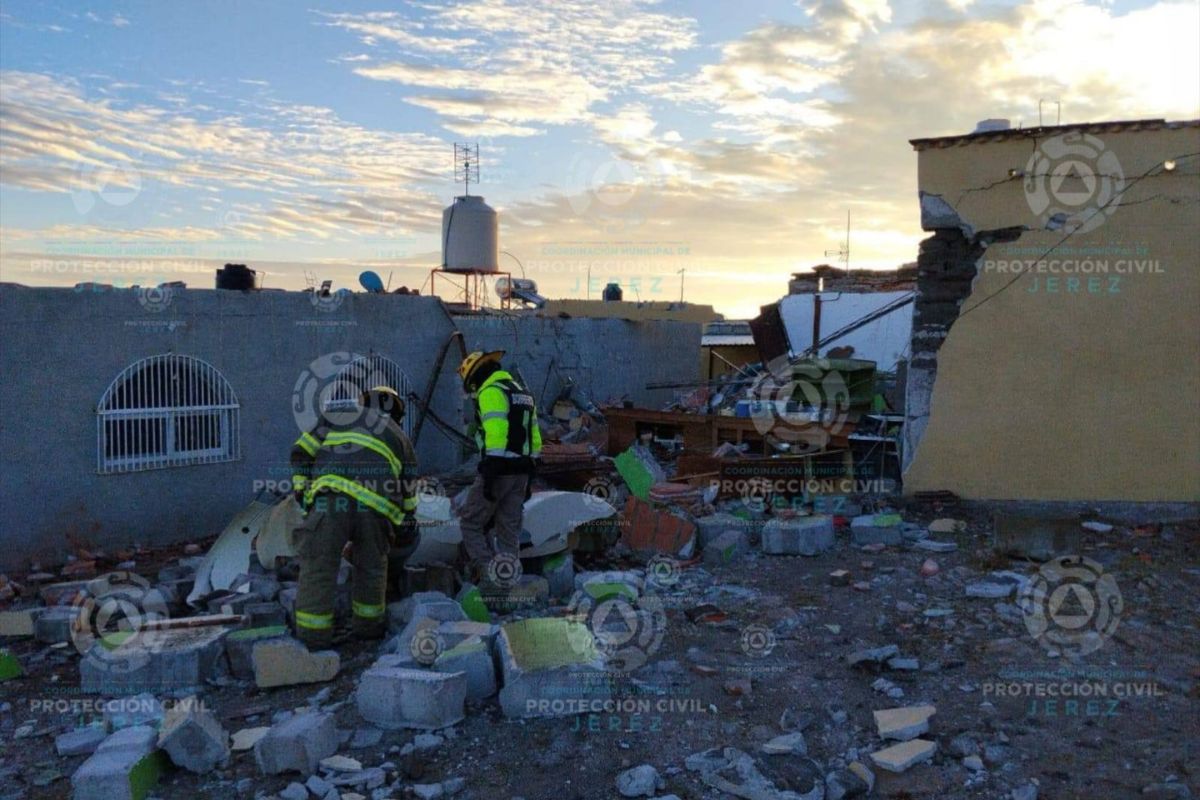 Explosión de gas en Jerez destruye una vivienda y deja tres heridos.