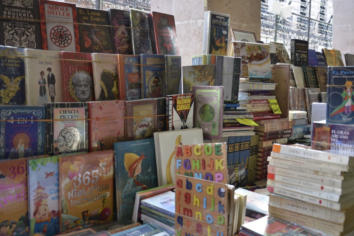 Feria del Libro en el Portal Rosales enfrenta ventas mínimas.