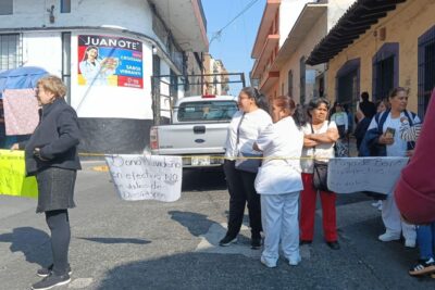 Tras protestas, Nahle revierte pago con vales y autoriza efectivo a trabajadores de la salud