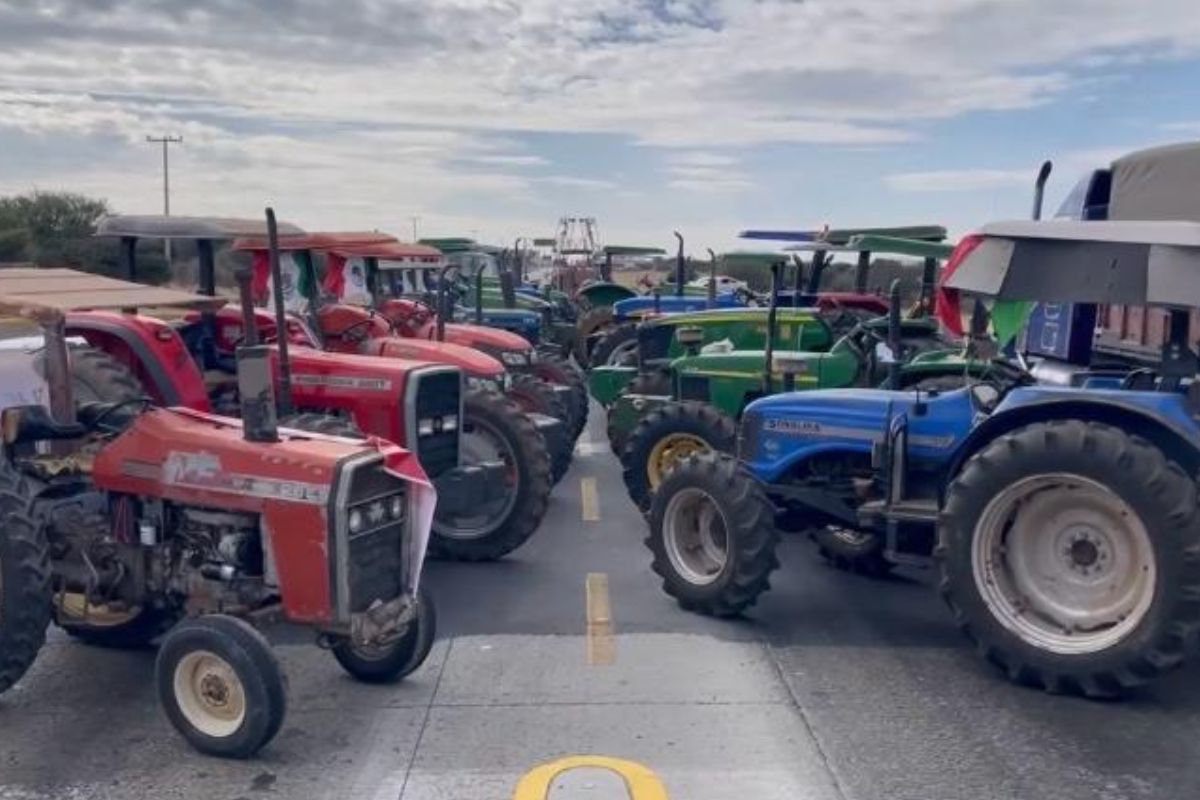 Productores mantienen bloqueos carreteros y elevan presión