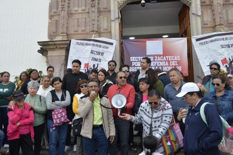 SUTUTEZ y Sección 58 del SNTE se manifiestan en el Congreso