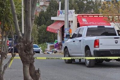 Ejecutan a pareja dentro de una papelería en Colinas del Padre