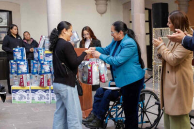 Entregan paquetes de pañales a personas con discapacidad en Fresnillo