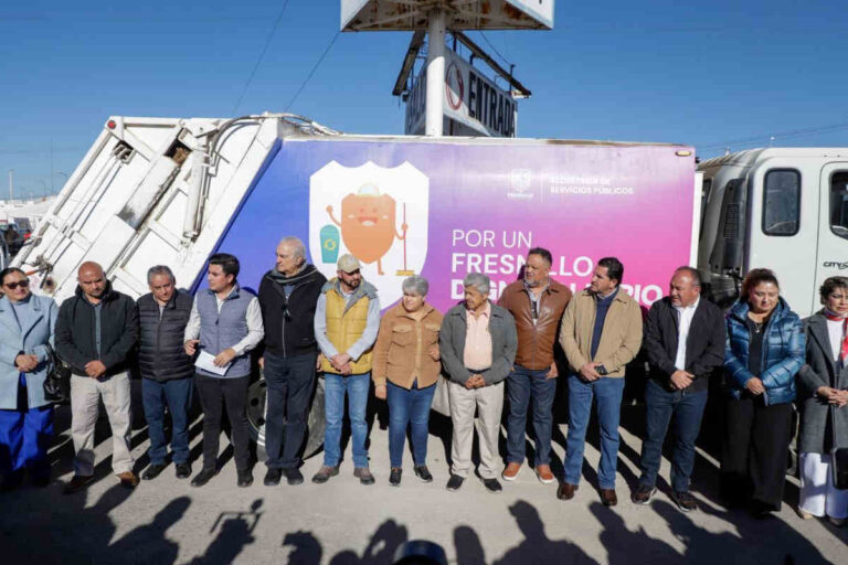 Fortalecen la recolección de basura con la entrega de tres camiones en Fresnillo