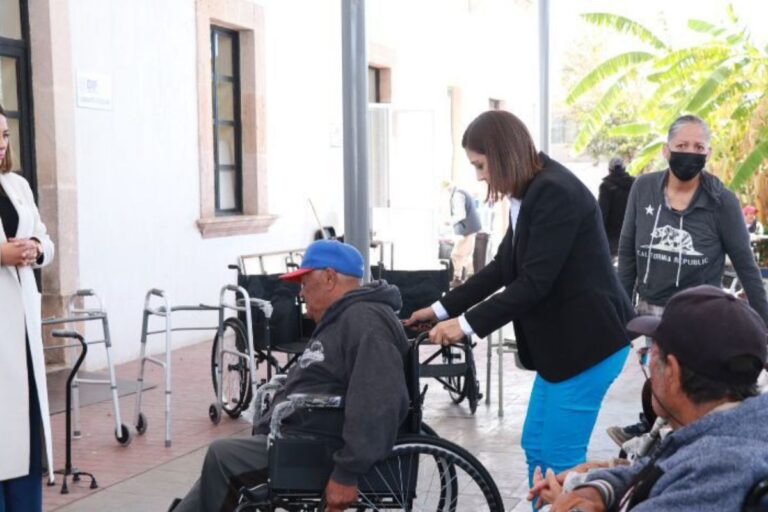 Fresnillo entrega 15 aparatos funcionales a personas con discapacidad