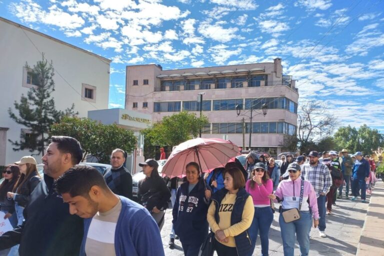 Docentes del SUTUTEZ marchan para exigir convenio salarial