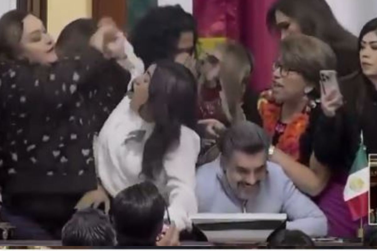 Caos en el Congreso de CDMX: diputadas de Morena y PAN se enfrentan físicamente