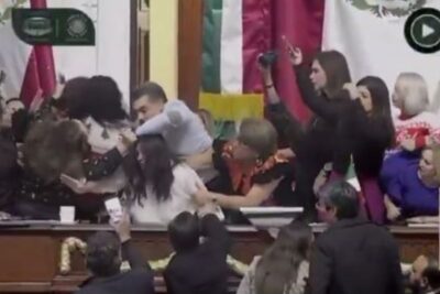 Caos en el Congreso de CDMX: diputadas de Morena y PAN se enfrentan físicamente
