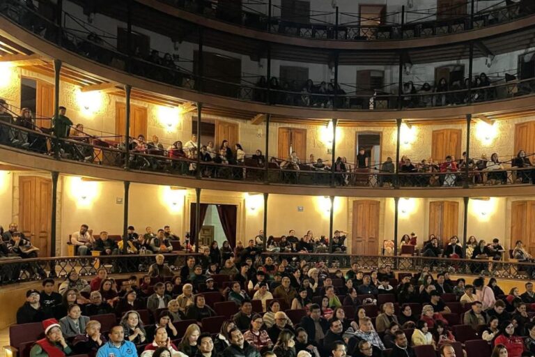 Concierto Navideño 2025 llena de música y tradición el Teatro Echeverría