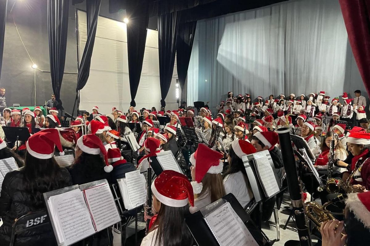 Concierto Navideño 2025 llena de música y tradición el Teatro Echeverría | Foto: Ángel Martínez
