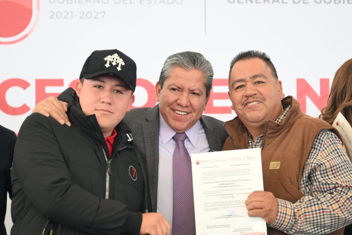 Gobierno de Zacatecas fortalece al gremio taxista con nuevas concesiones