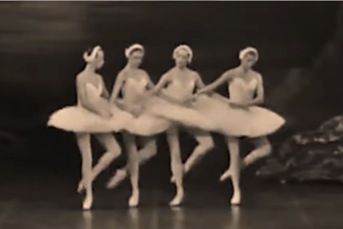 Misteriosa radio rusa emite “El lago de los cisnes” en plena escalada militar