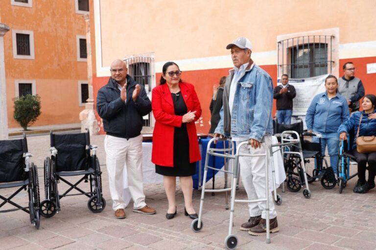 Conmemoran el Día de las Personas con Discapacidad con la entrega de aparatos funcionales en Fresnillo