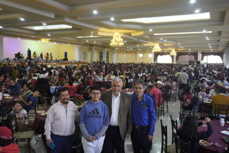 Lleno total en la posada navideña del diputado José Narro Céspedes