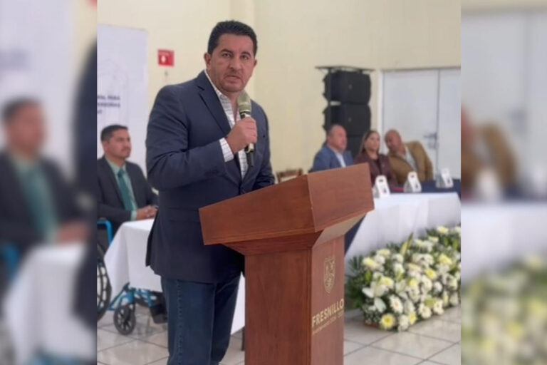 Javier Torres defiende la instalación del tradicional tianguis navideño en Fresnillo