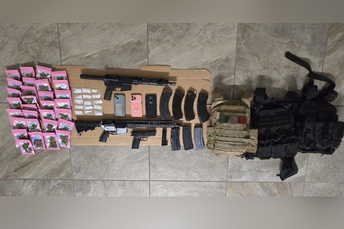 Desarticulan en Fresnillo a célula delictiva; detienen a tres y aseguran armas.