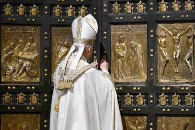 Papa León XIV cierra la Puerta Santa y concluye el Año Santo ordinario en el Vaticano