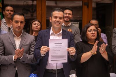 Ulises Mejía Haro formaliza su registro en el proceso interno de Morena en Zacatecas