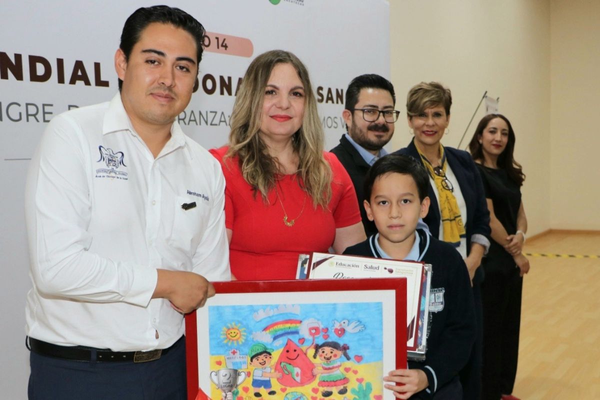 Premian a ganadores estatales del Concurso Nacional de Dibujo Infantil en favor de la donación de sangre.