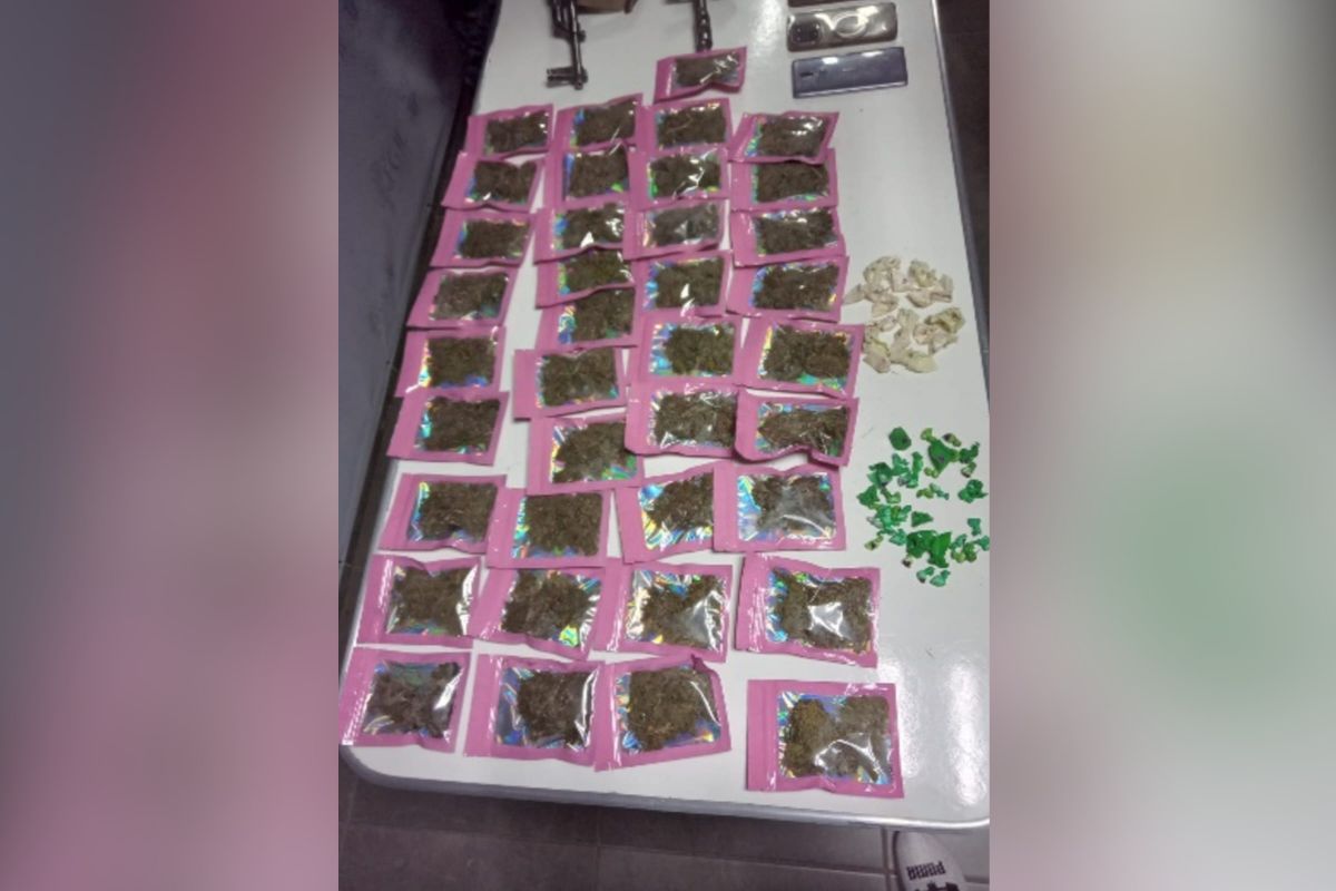 Capturan a cinco presuntos integrantes de grupo delictivo; aseguran armas, droga y equipo táctico en el Centro de Zacatecas.