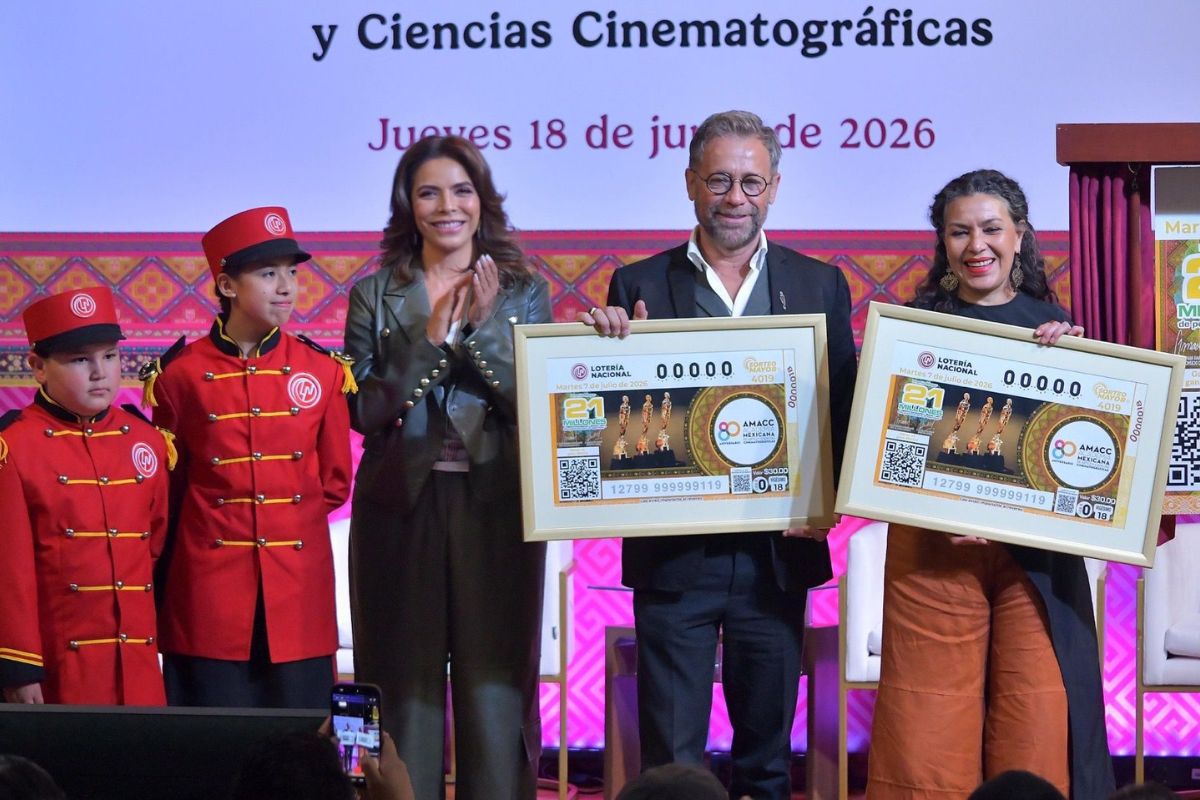 Lotería Nacional homenajea a la AMACC con billete conmemorativo por sus 80 años