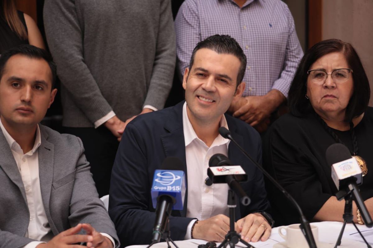 Ulises Mejía Haro formaliza su registro en el proceso interno de Morena en Zacatecas.