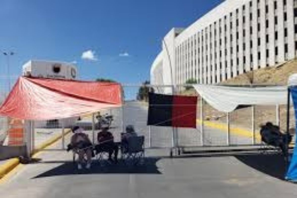 SITTEZ rechaza propuesta oficial y mantiene paro; más de 35 mil estudiantes continúan sin clases