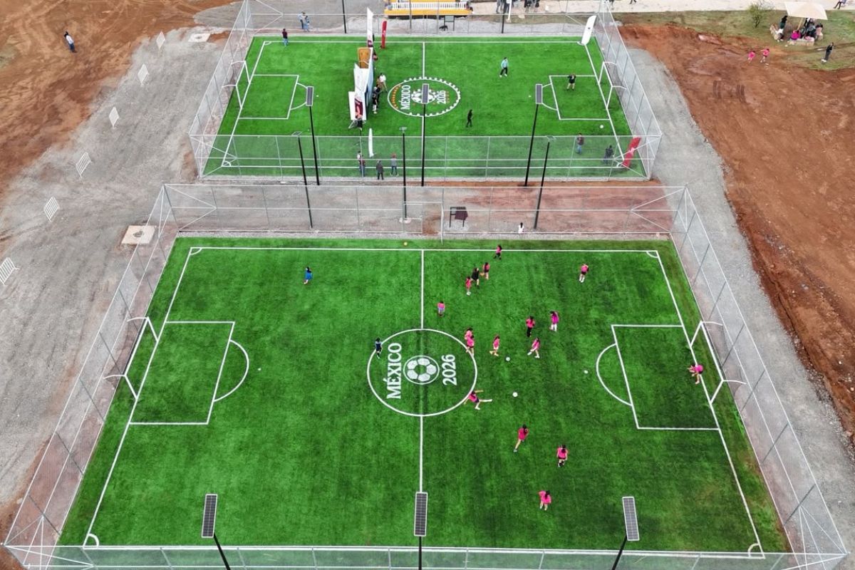 Guadalupe fortalece el deporte con la entrega de dos nuevas canchas de fútbol.