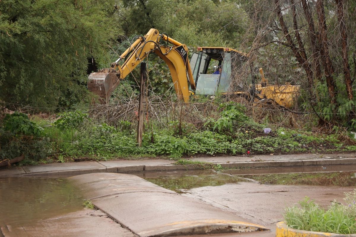 Gobierno de Jerez atiende encharcamiento en la zona de panteones y proyecta obra pluvial permanente.