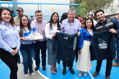 Entrega David Monreal cancha rehabilitada en Río Grande