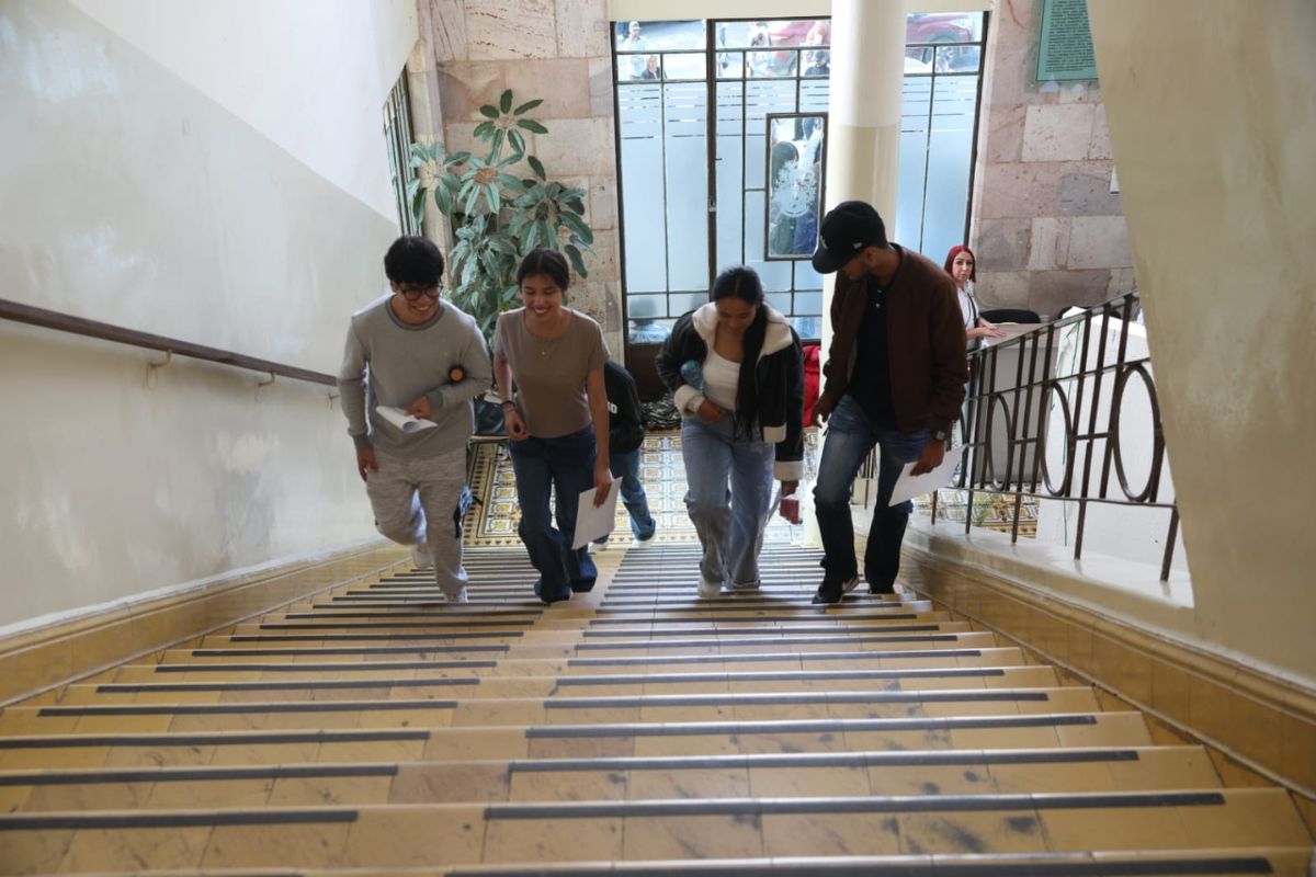 Mil 270 aspirantes compiten por 605 espacios en las escuelas normales de Zacatecas.